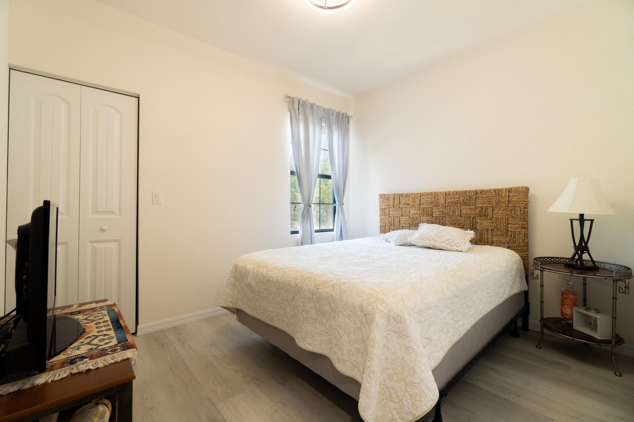 112 Astor Cir