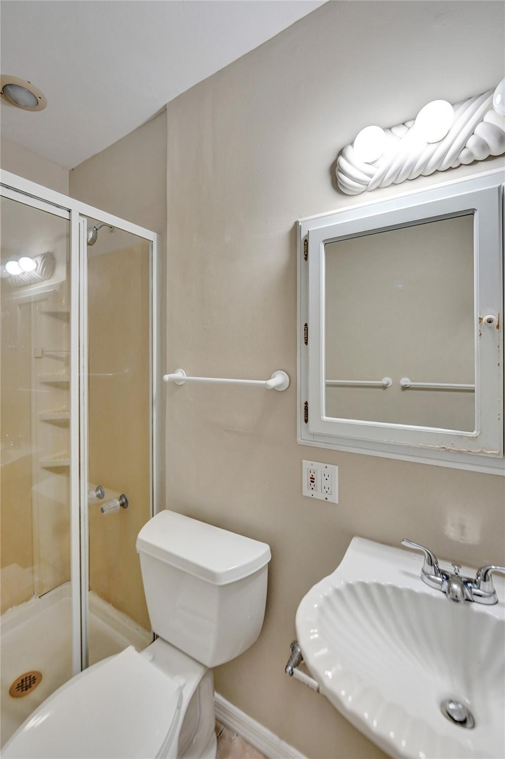 2713-2715 NE 27th Ave