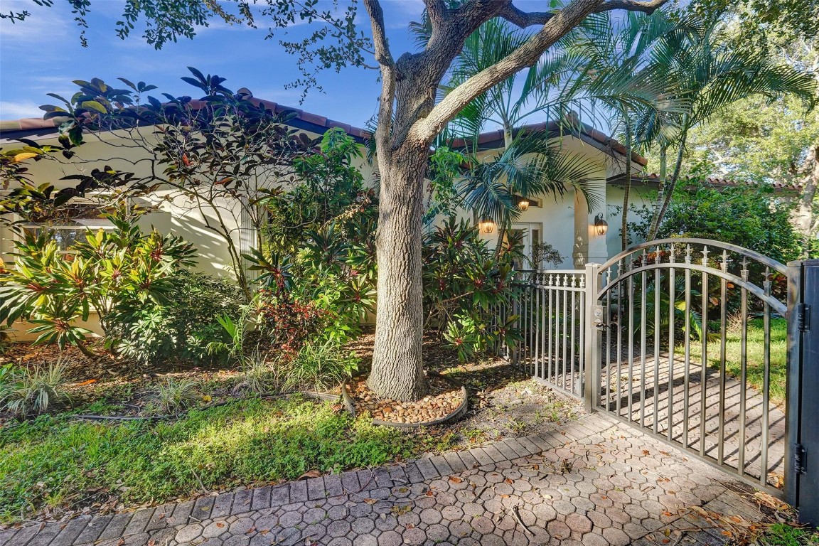 2713-2715 NE 27th Ave