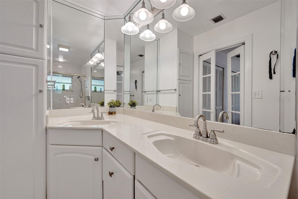 2713-2715 NE 27th Ave