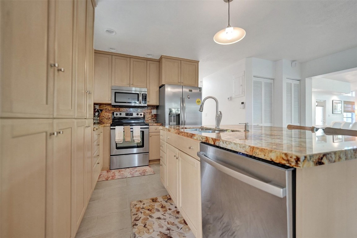 2713-2715 NE 27th Ave