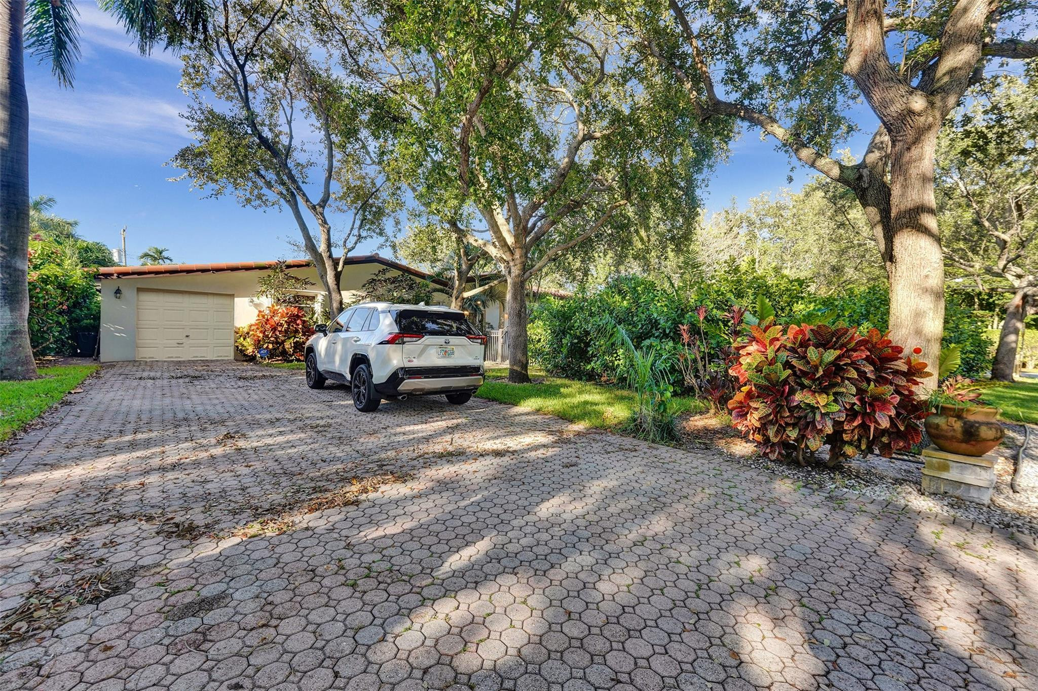 2713-2715 NE 27th Ave