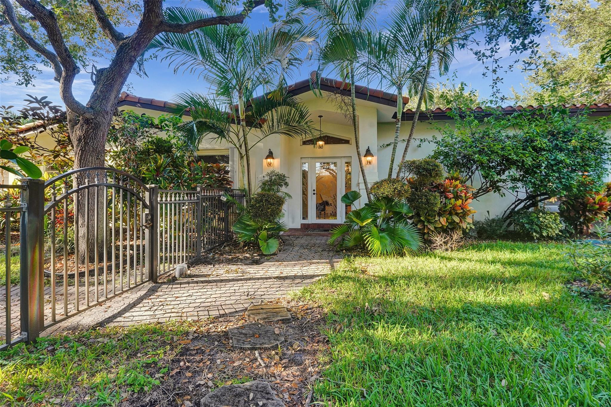 2713-2715 NE 27th Ave