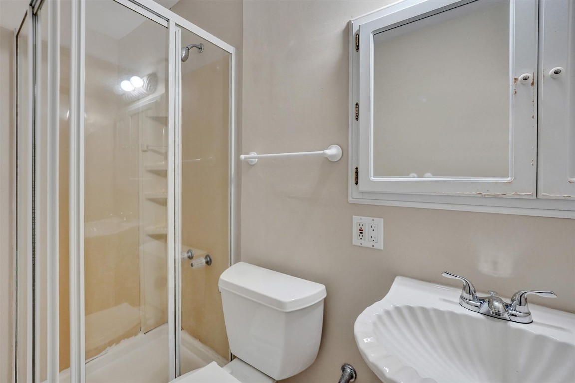 2713-2715 NE 27th Ave