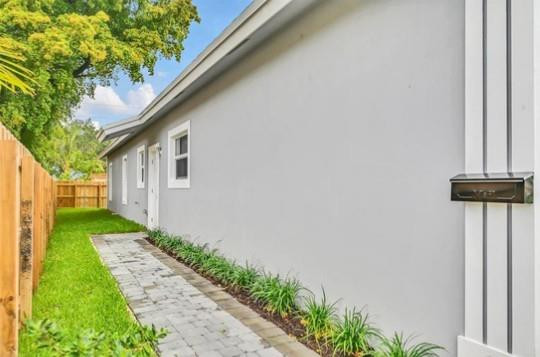 2321 NW 4th St