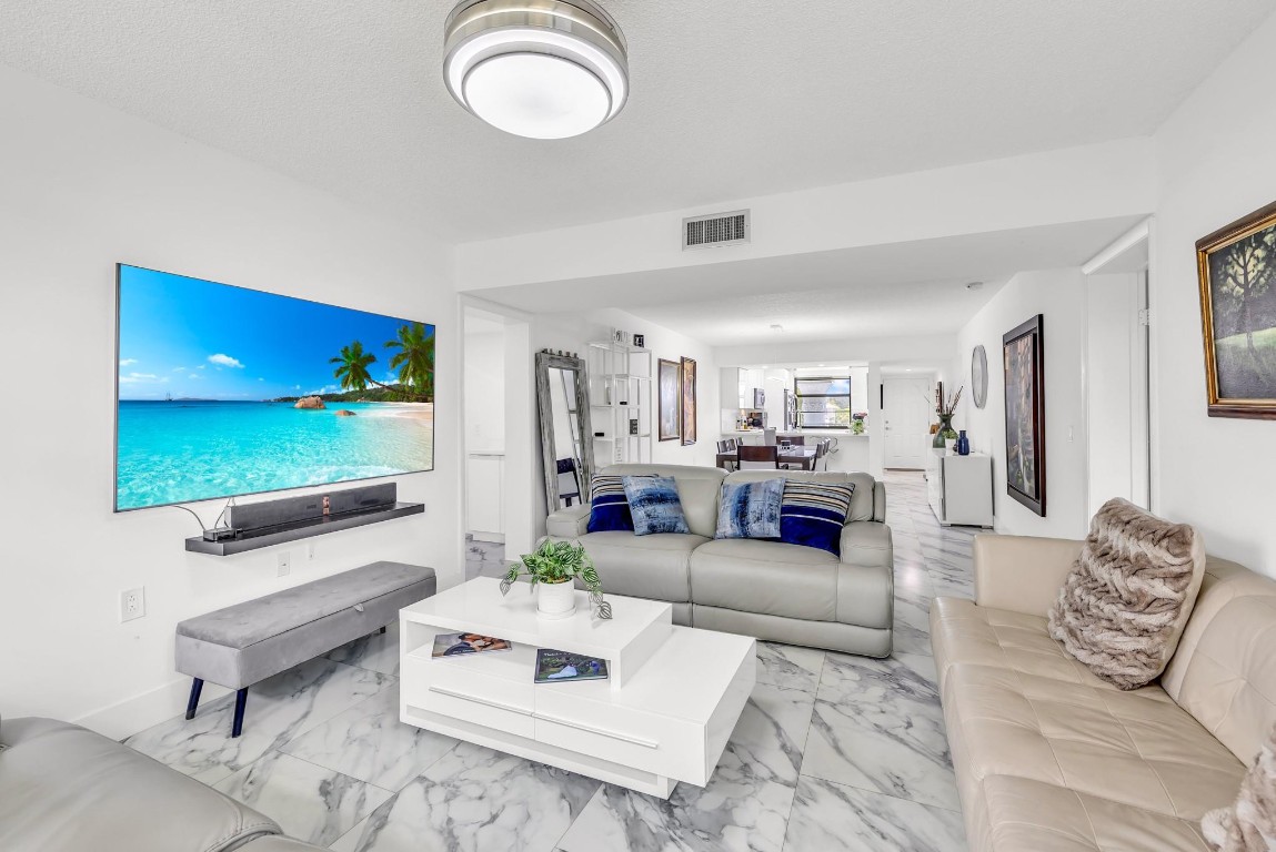 1711 Whitehall Dr 403