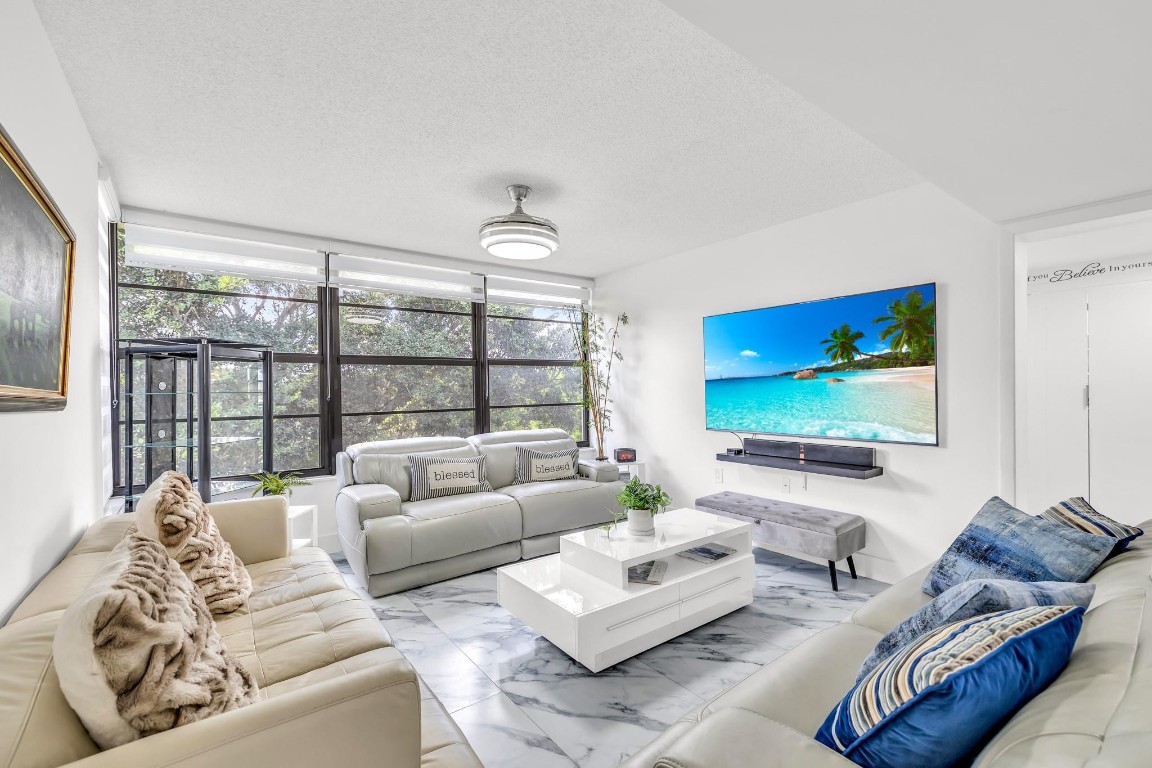 1711 Whitehall Dr 403