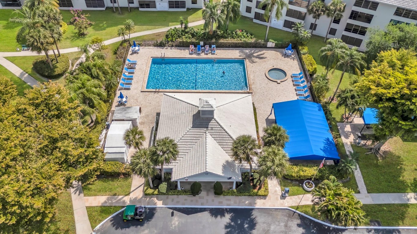 1711 Whitehall Dr 403