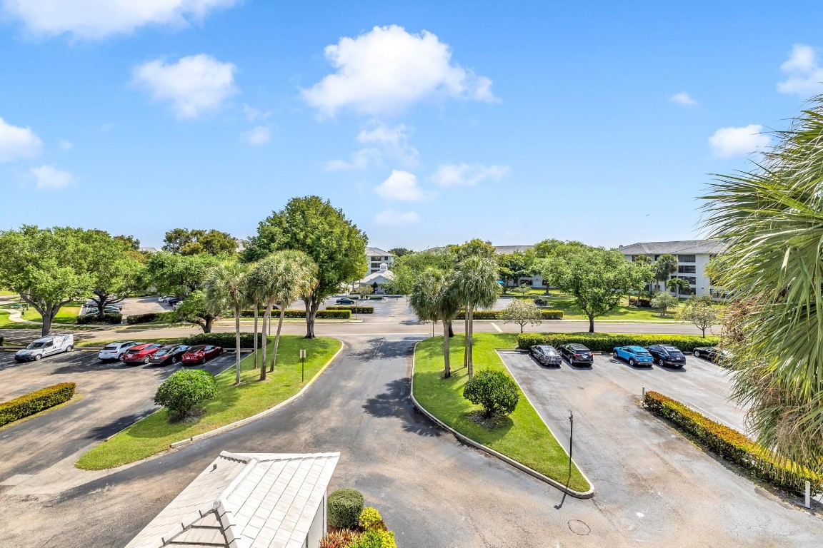 1711 Whitehall Dr 403