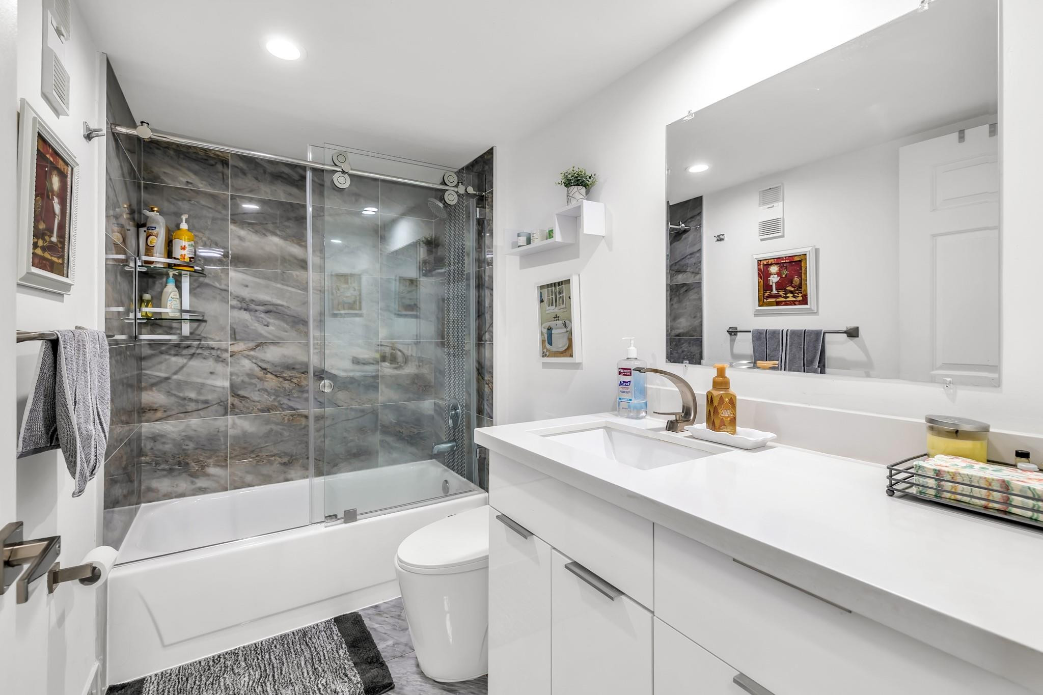 1711 Whitehall Dr 403