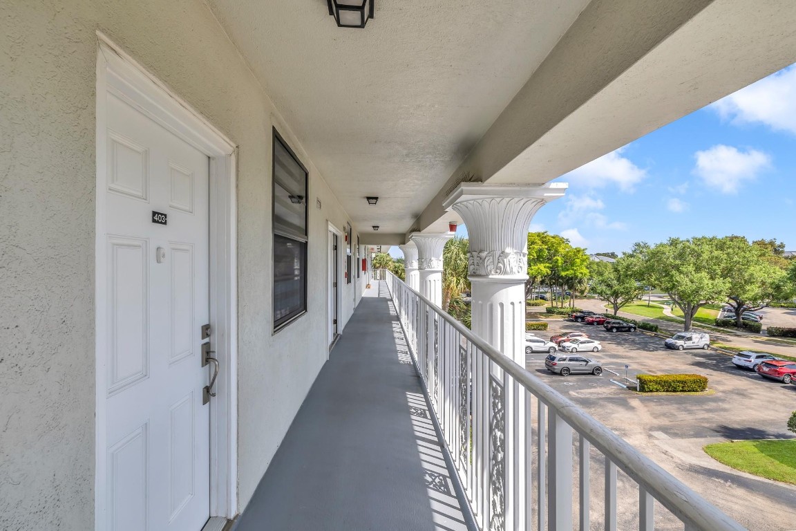 1711 Whitehall Dr 403