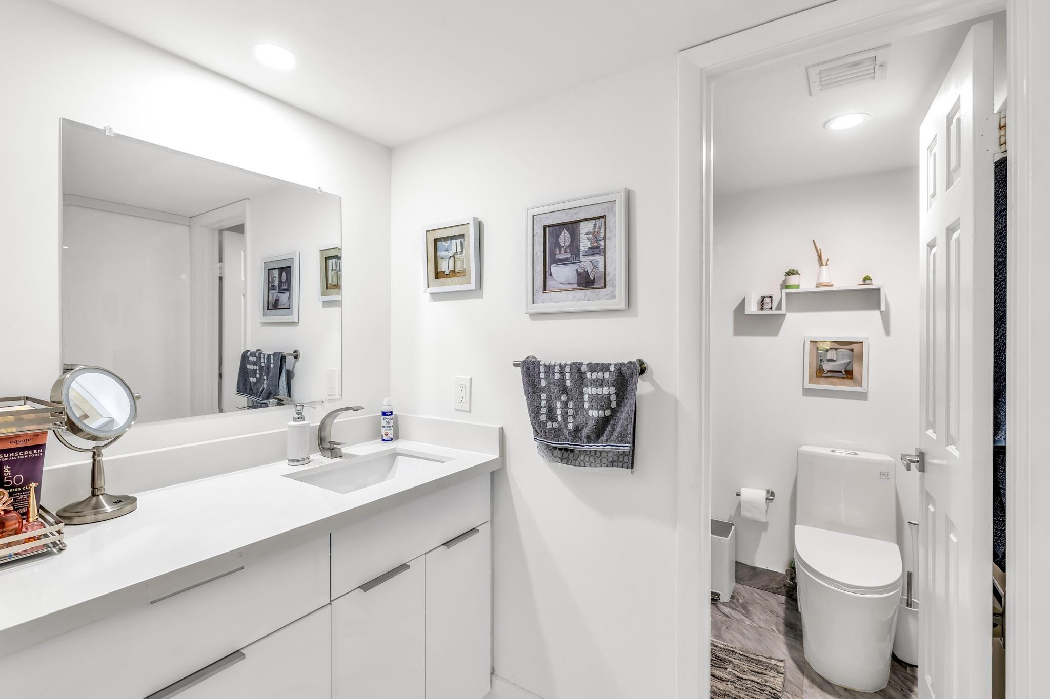 1711 Whitehall Dr 403