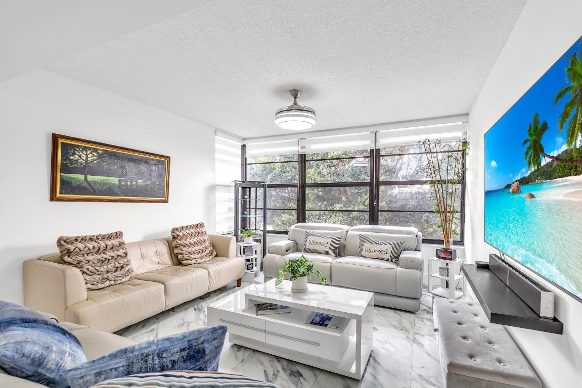 1711 Whitehall Dr 403