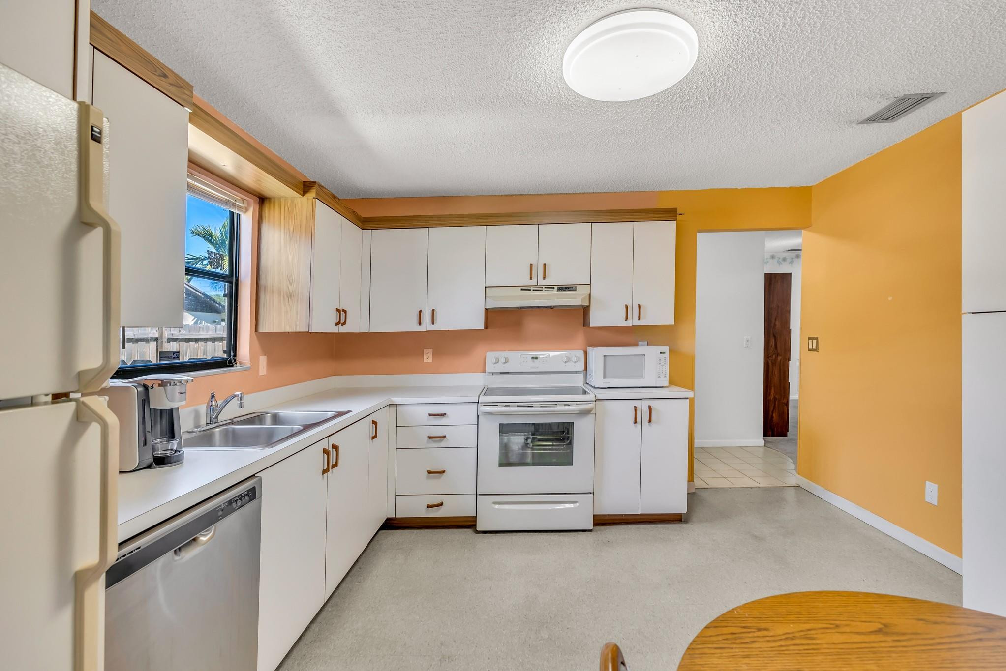 366 SW 27th Ave