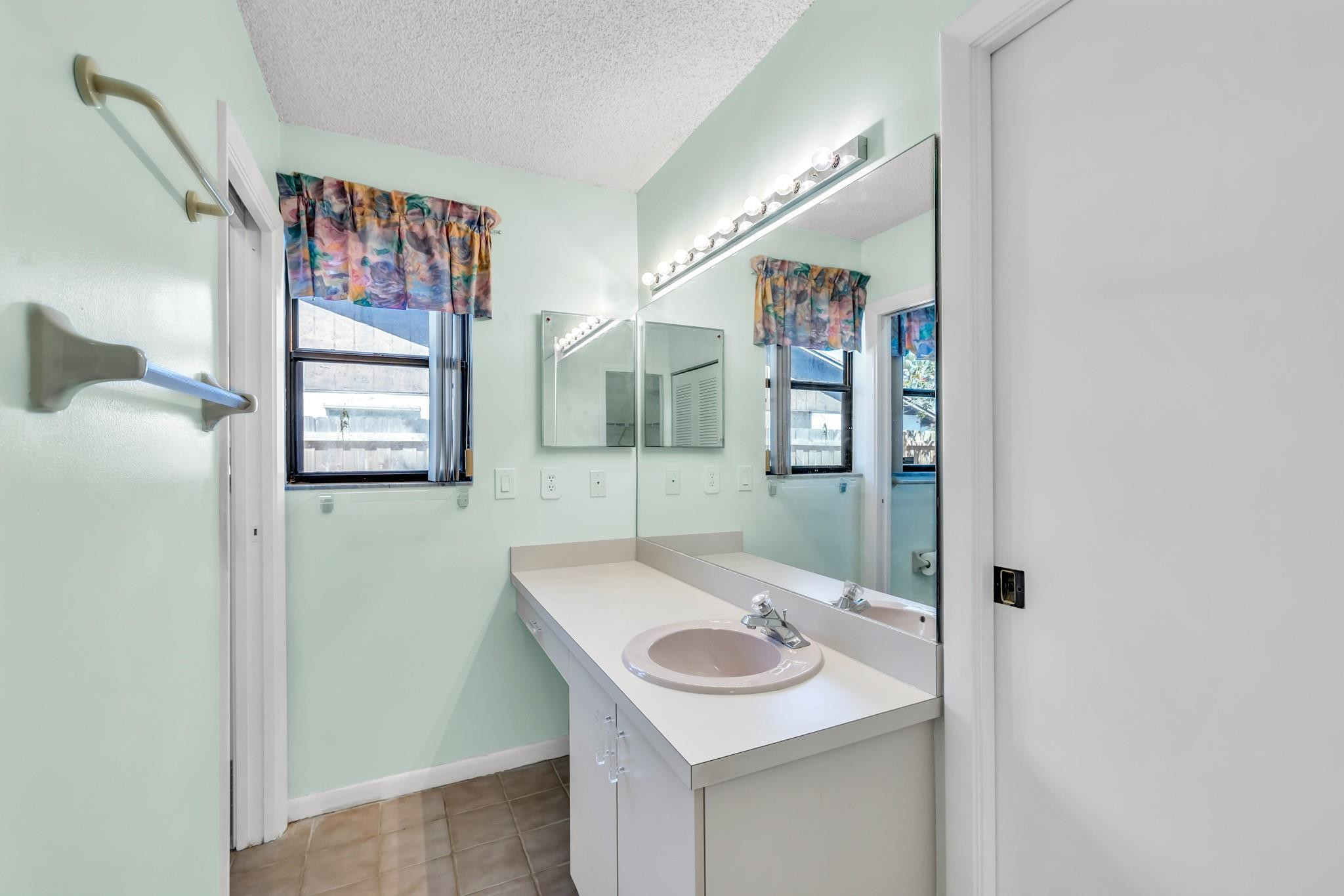 366 SW 27th Ave