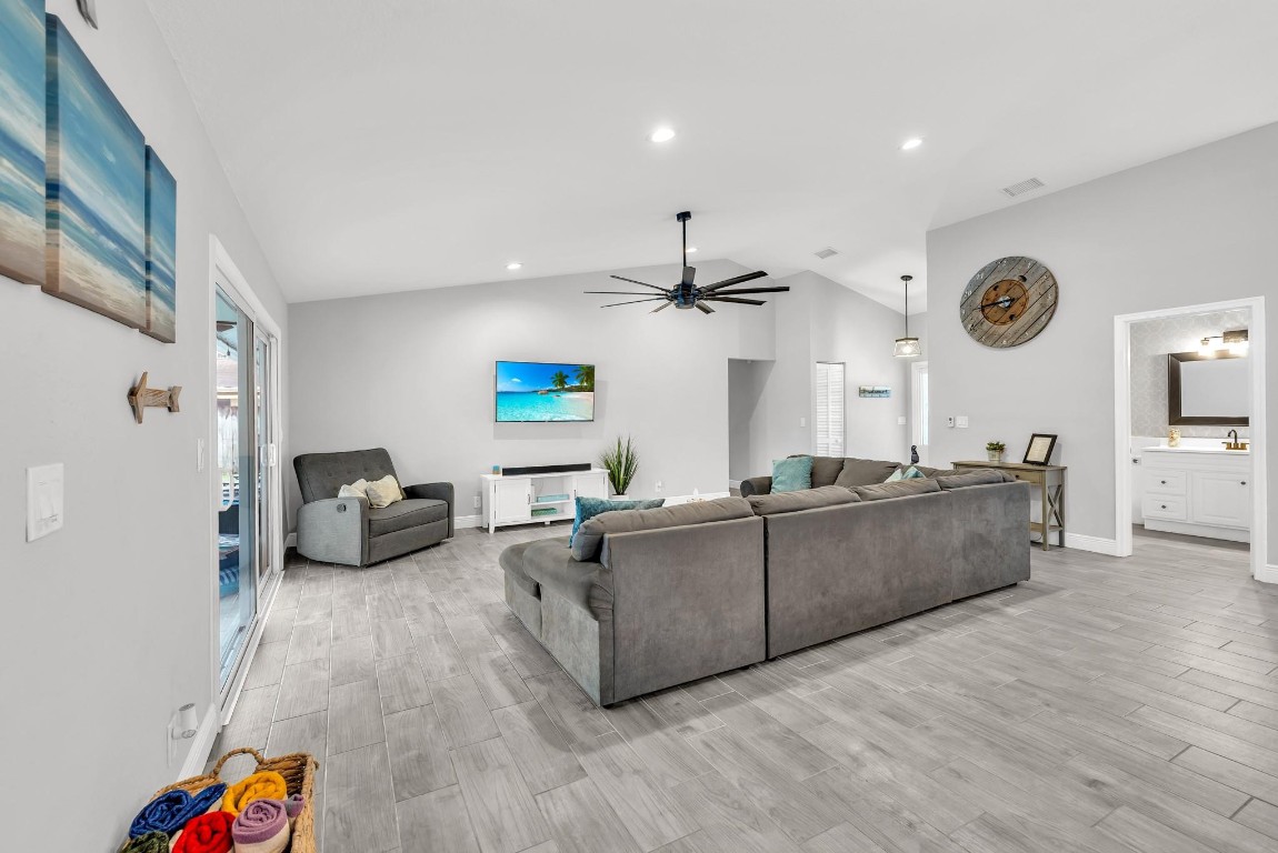 218 Ponce De Leon St