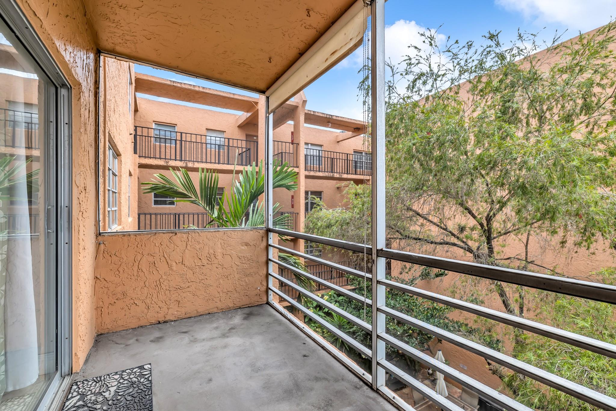 3050 Sunrise Lakes Dr 307