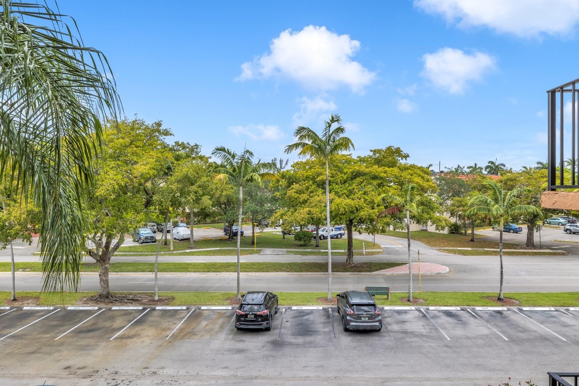 3050 Sunrise Lakes Dr 307