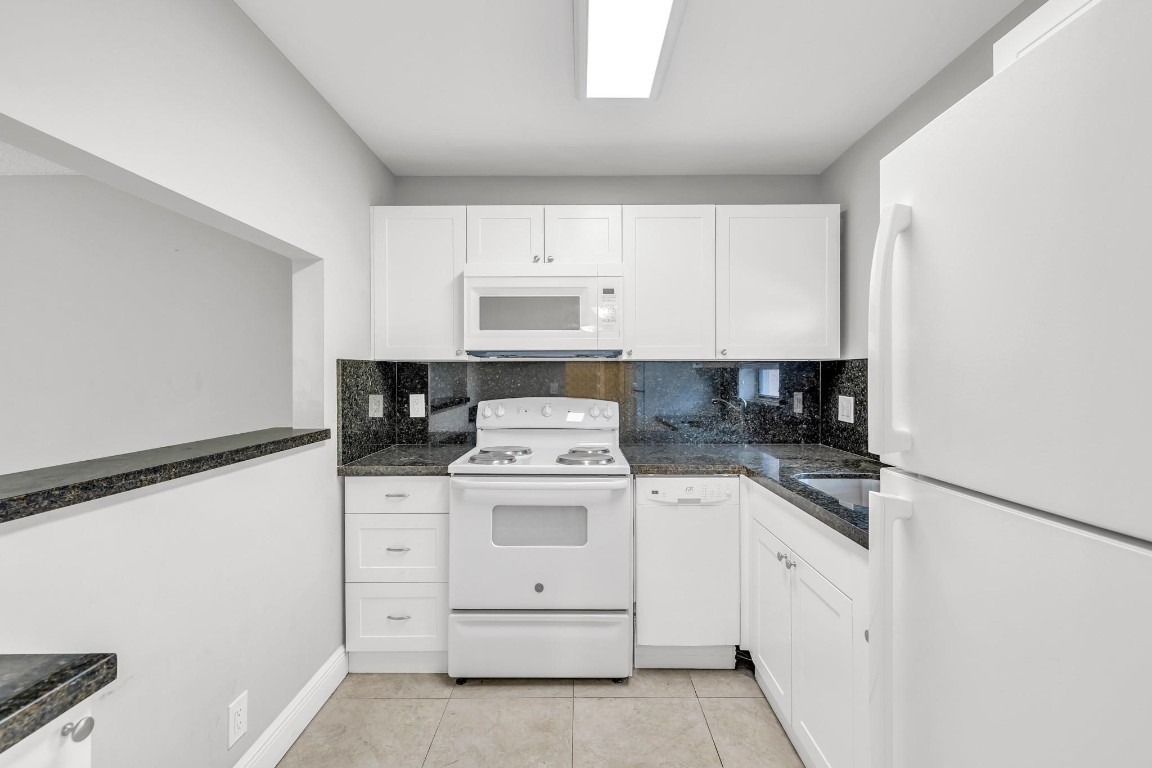 3050 Sunrise Lakes Dr 307