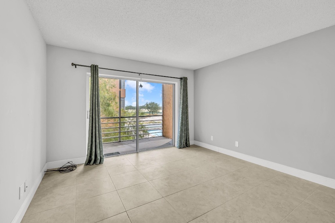 3050 Sunrise Lakes Dr 307