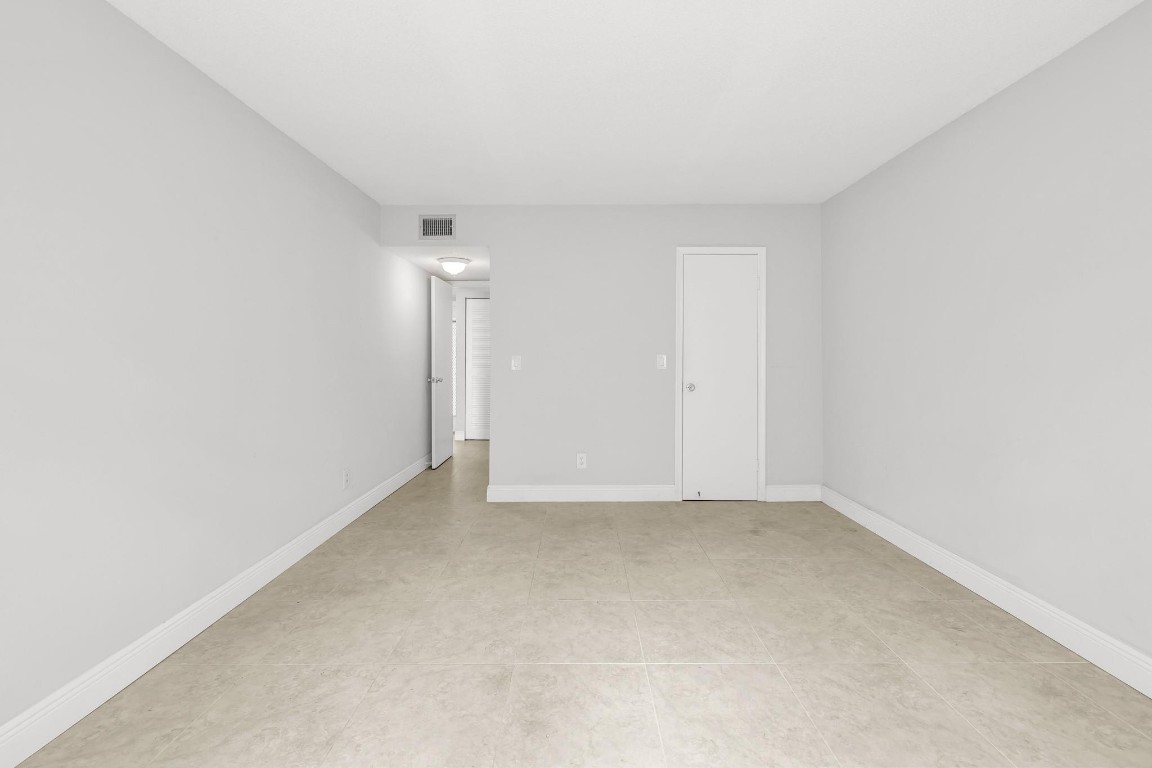 3050 Sunrise Lakes Dr 307