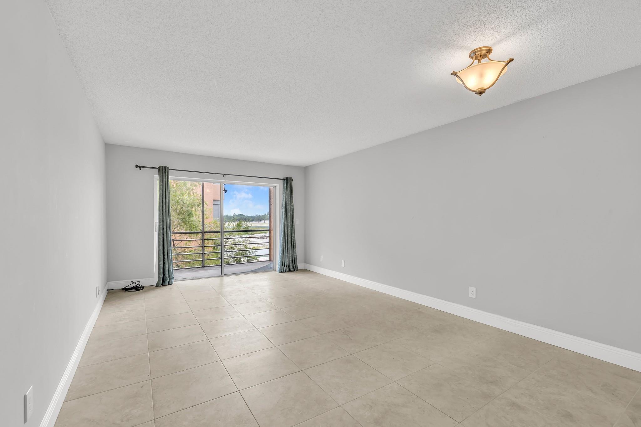 3050 Sunrise Lakes Dr 307