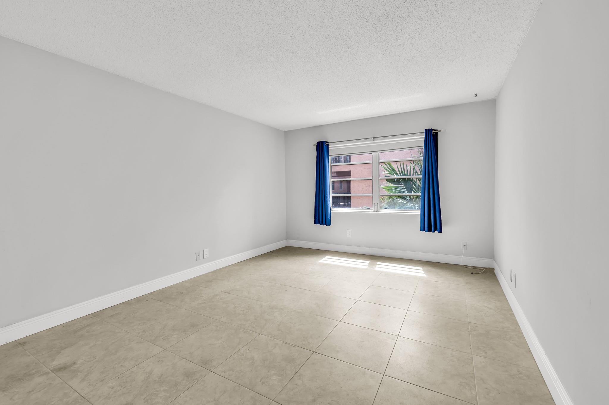 3050 Sunrise Lakes Dr 307