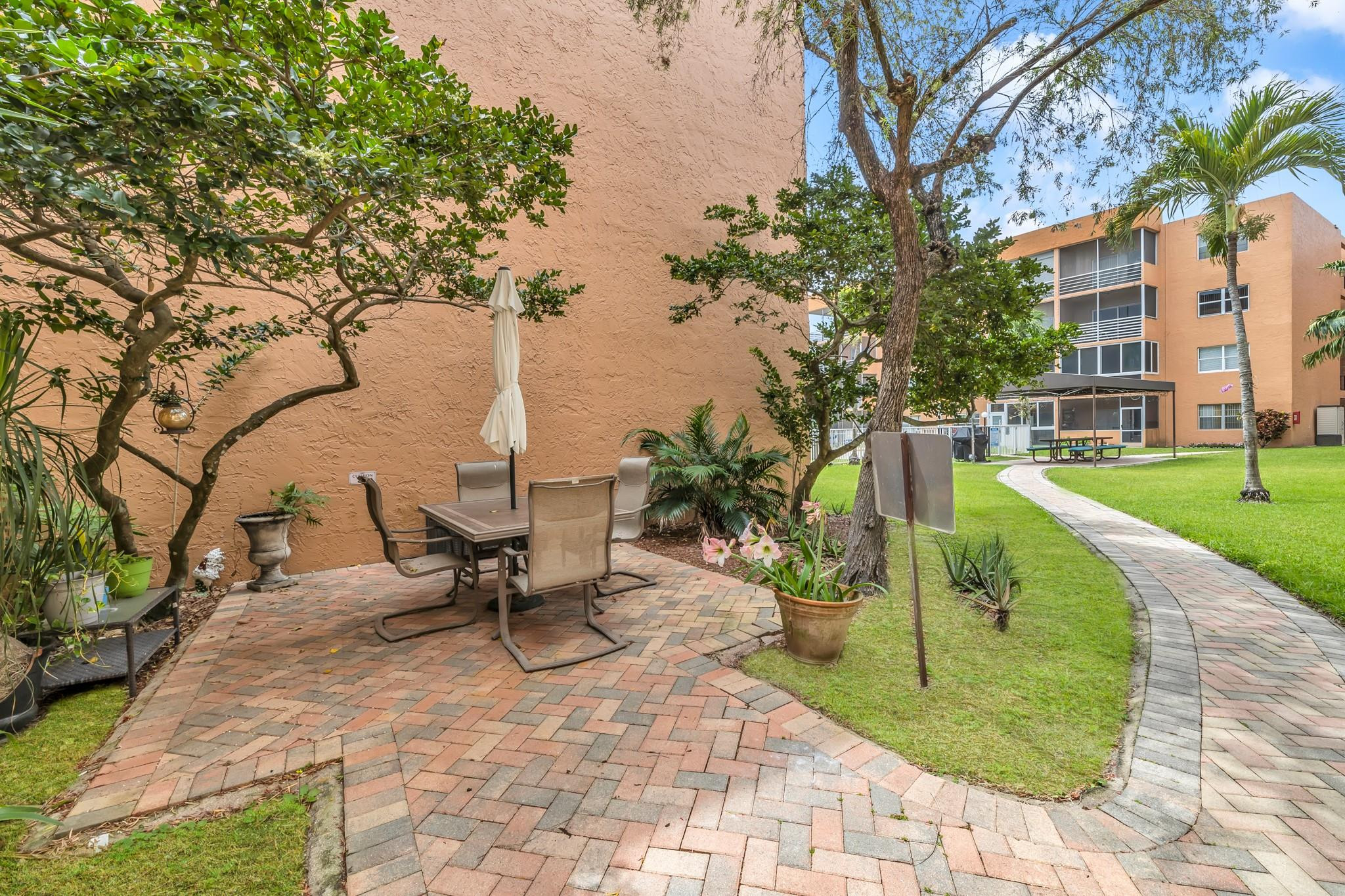 3050 Sunrise Lakes Dr 307