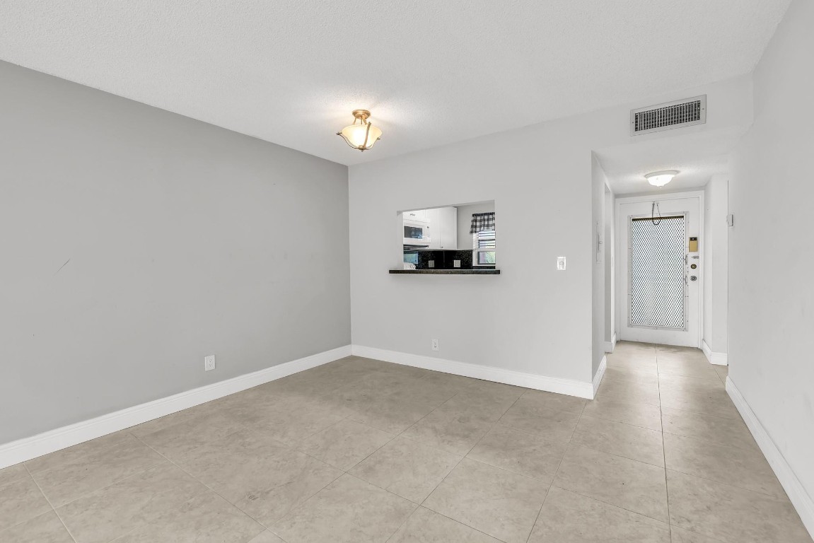 3050 Sunrise Lakes Dr 307