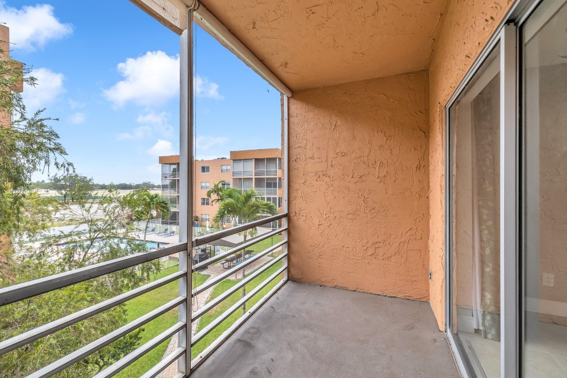 3050 Sunrise Lakes Dr 307