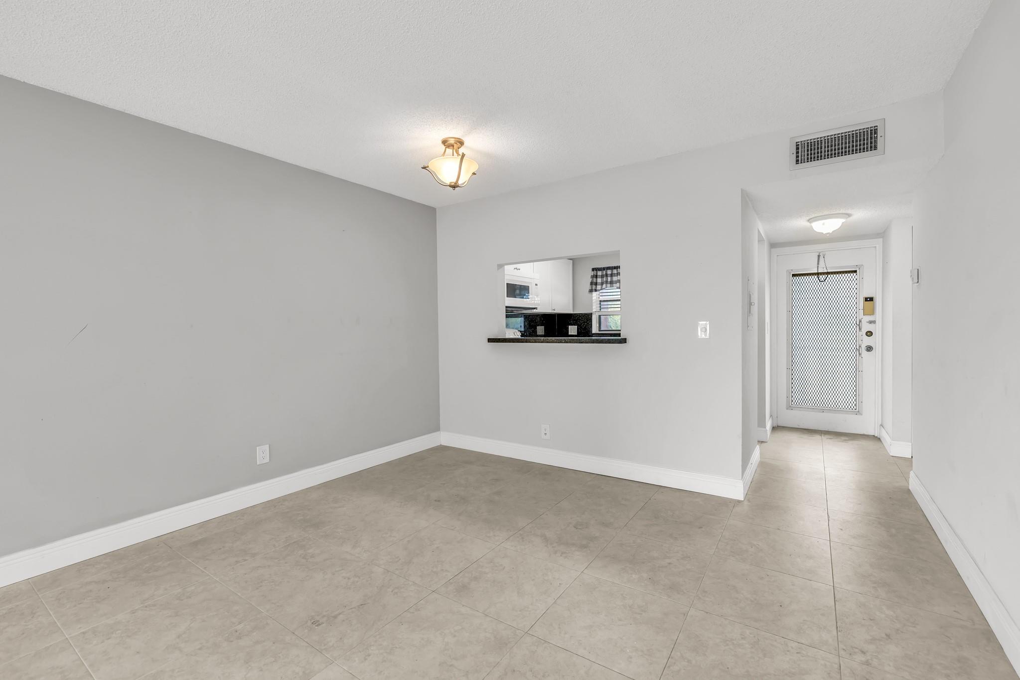 3050 Sunrise Lakes Dr 307