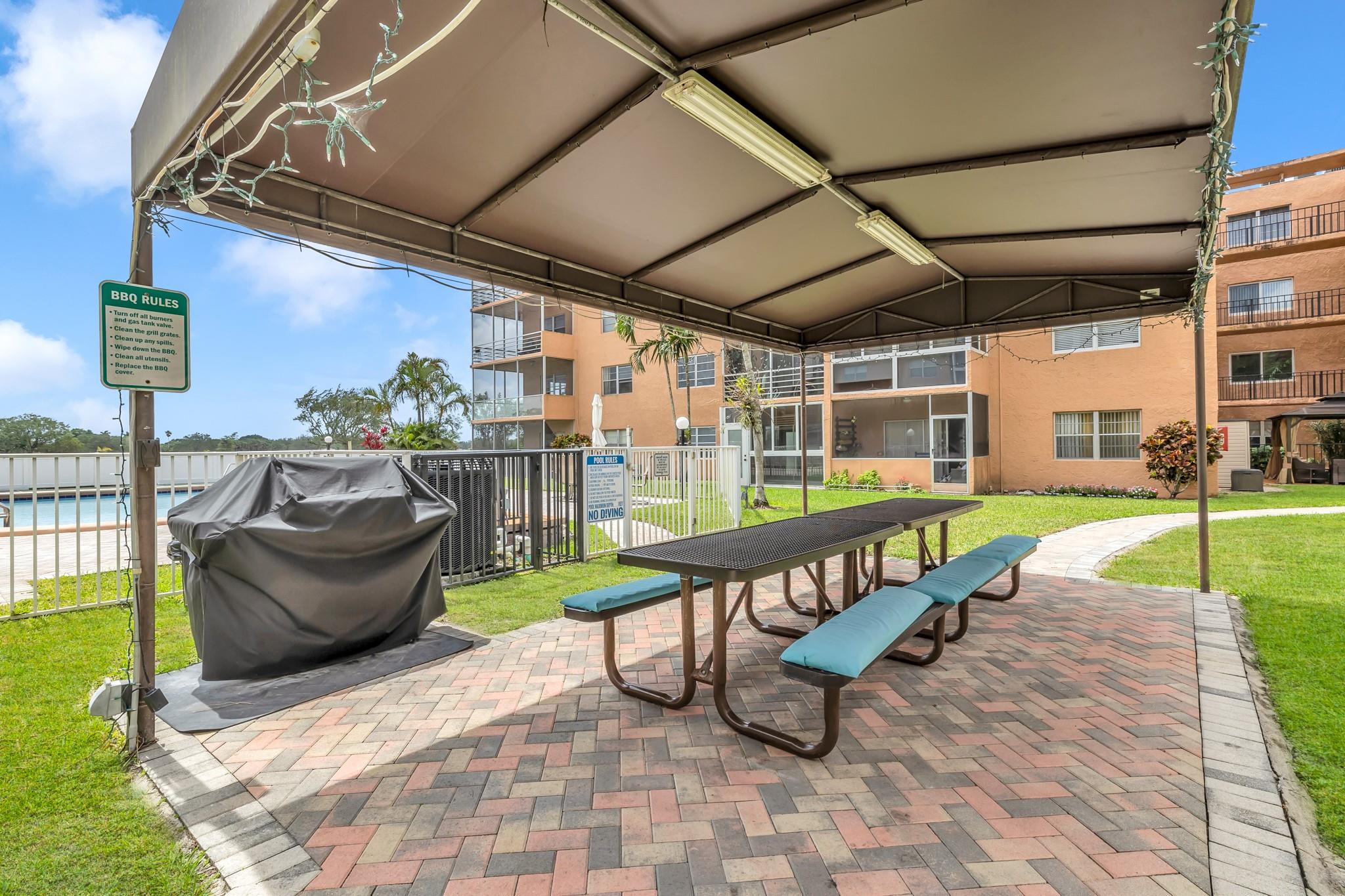 3050 Sunrise Lakes Dr 307