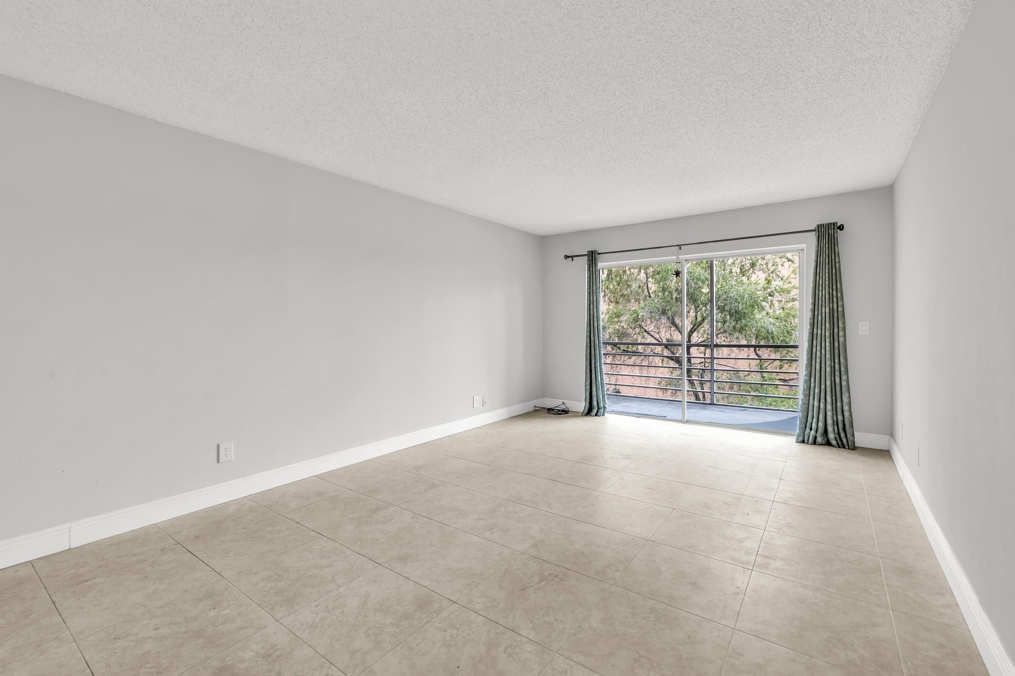 3050 Sunrise Lakes Dr 307