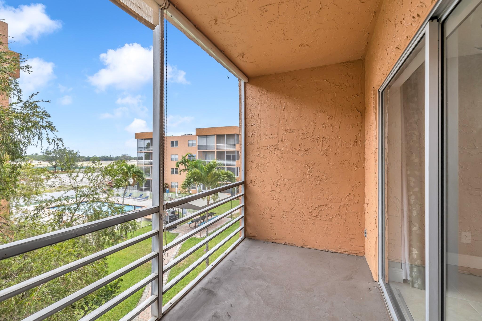 3050 Sunrise Lakes Dr 307