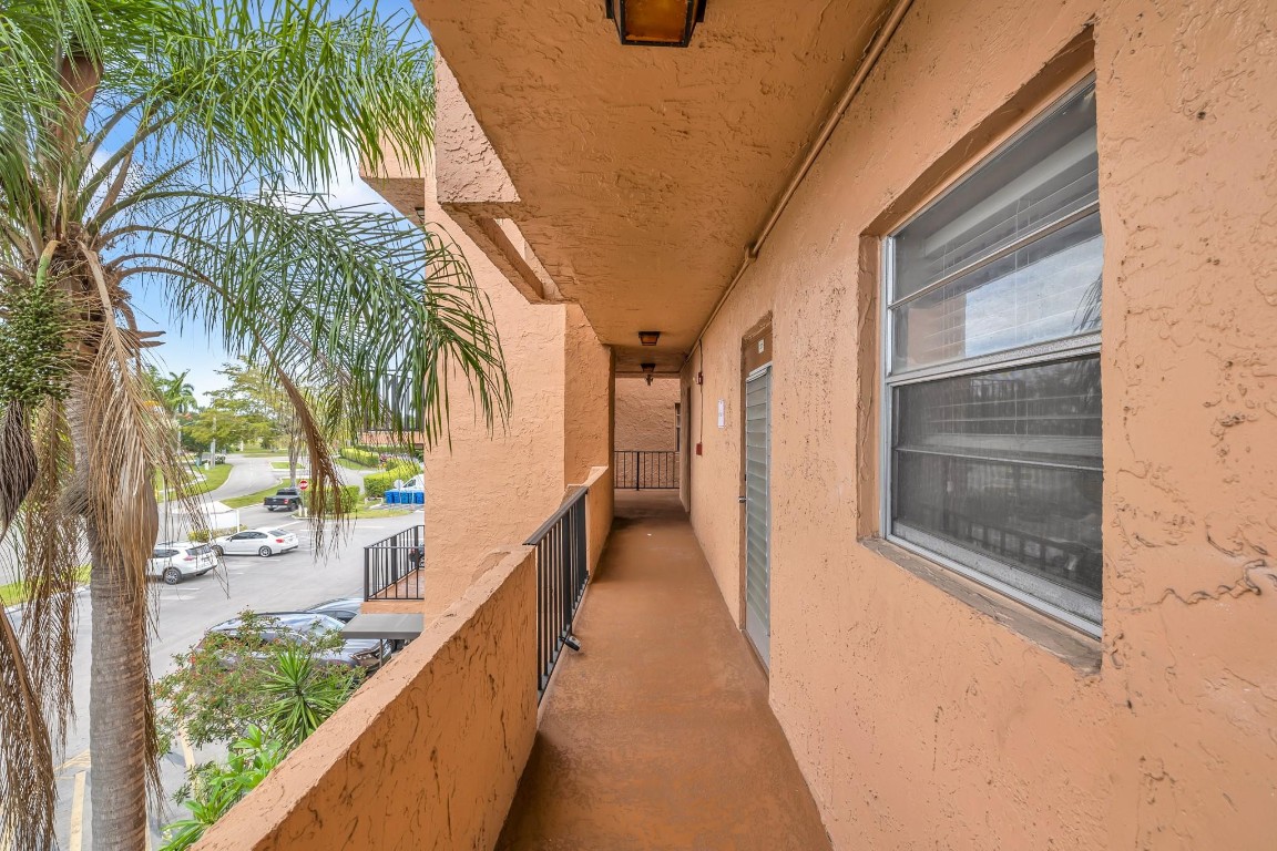 3050 Sunrise Lakes Dr 307