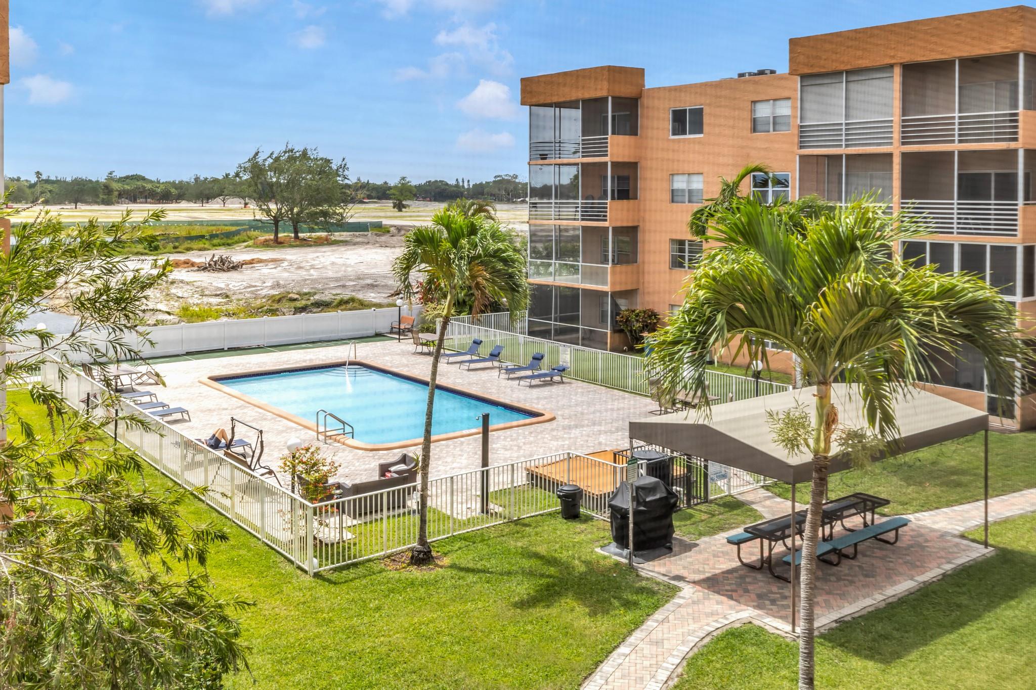 3050 Sunrise Lakes Dr 307