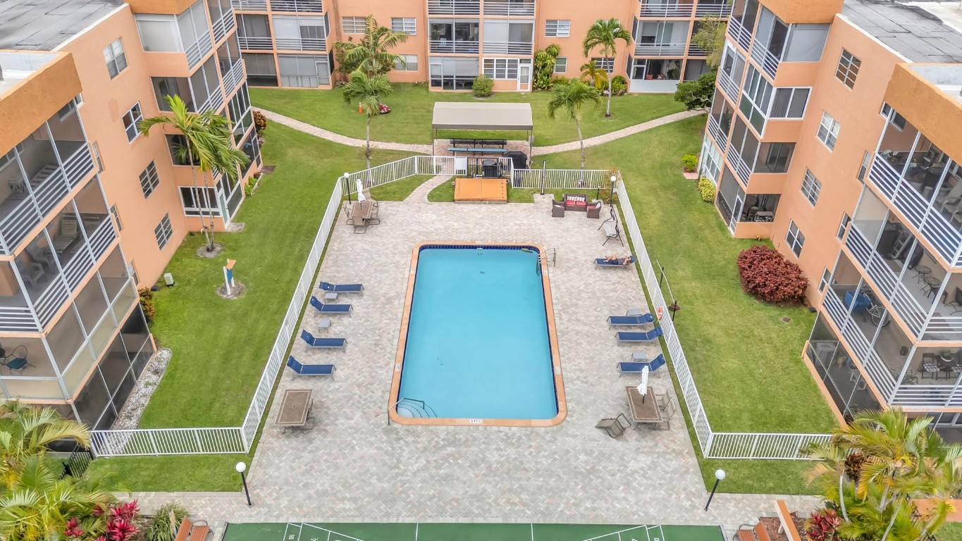 3048 E Sunrise Lakes Dr 313