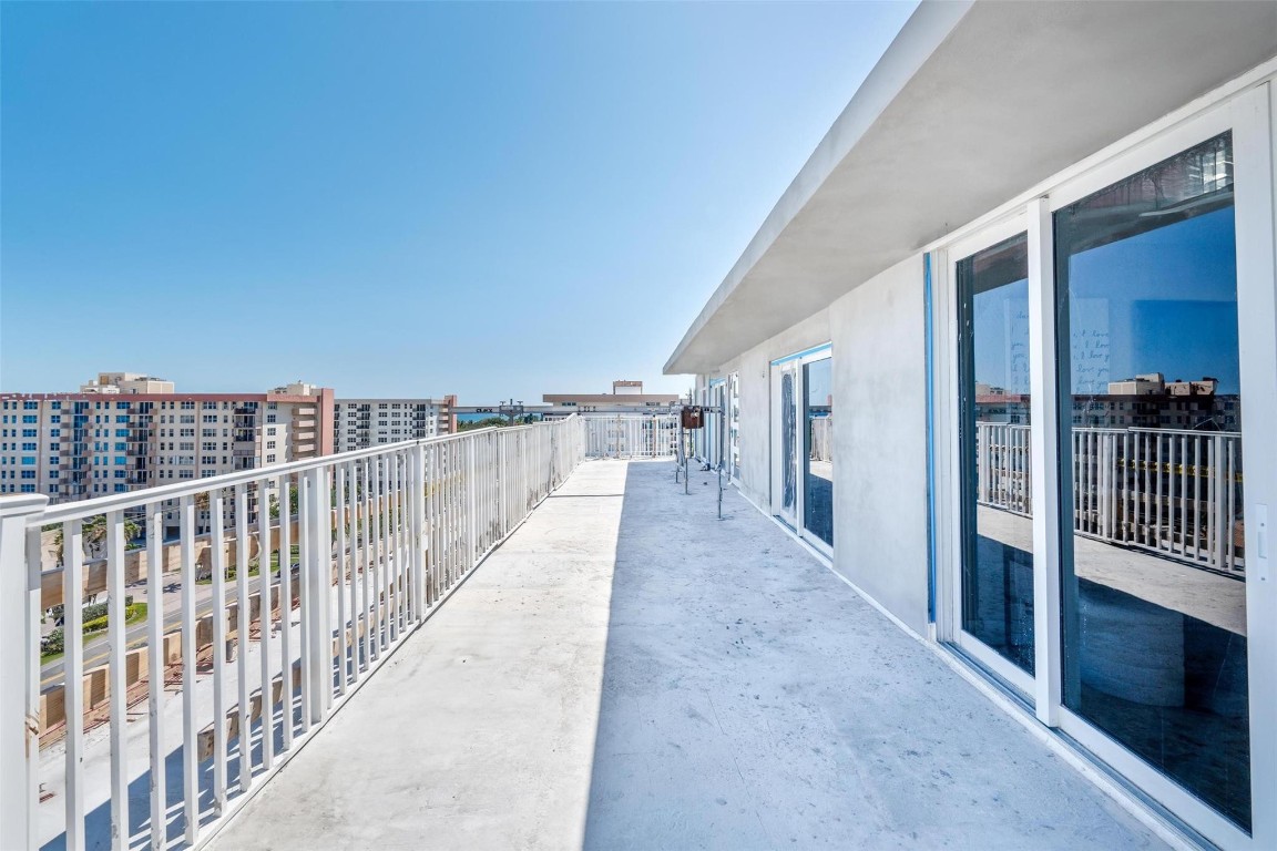 1160 Hillsboro Mile PH