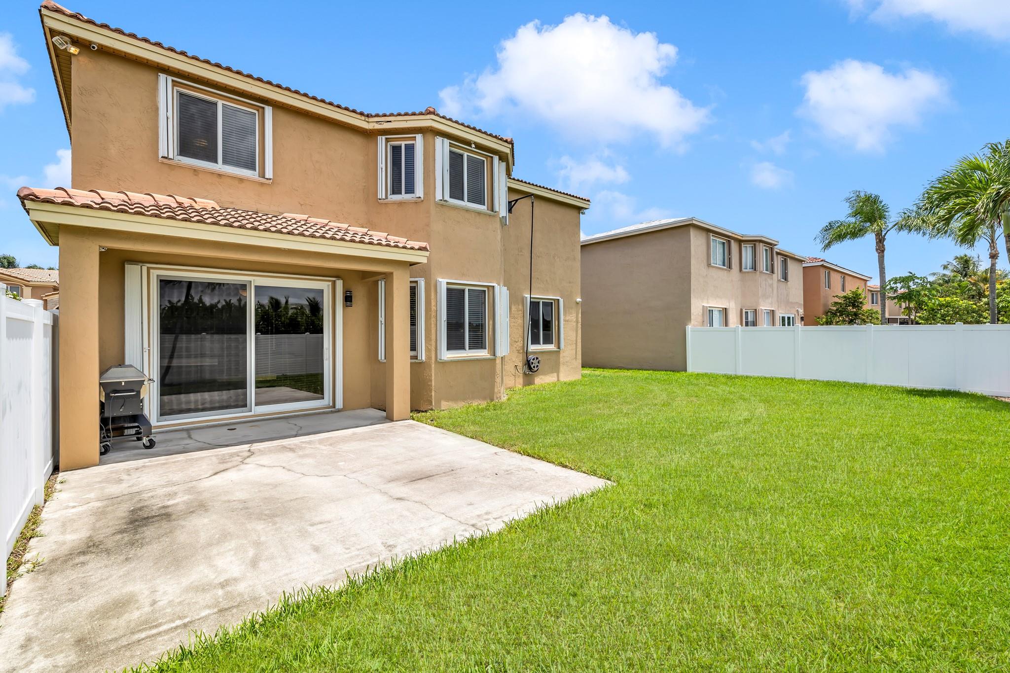 10714 SW 17th Pl