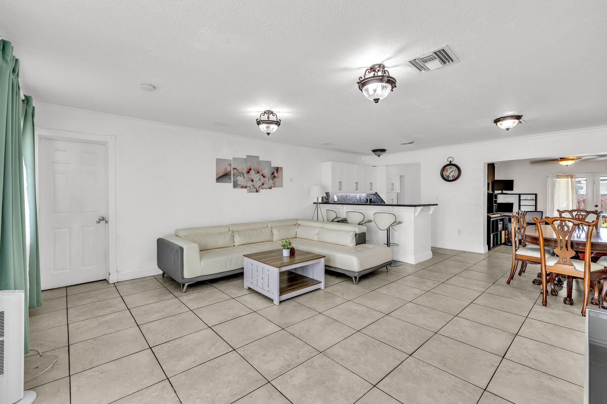 2431 Jamaica Dr