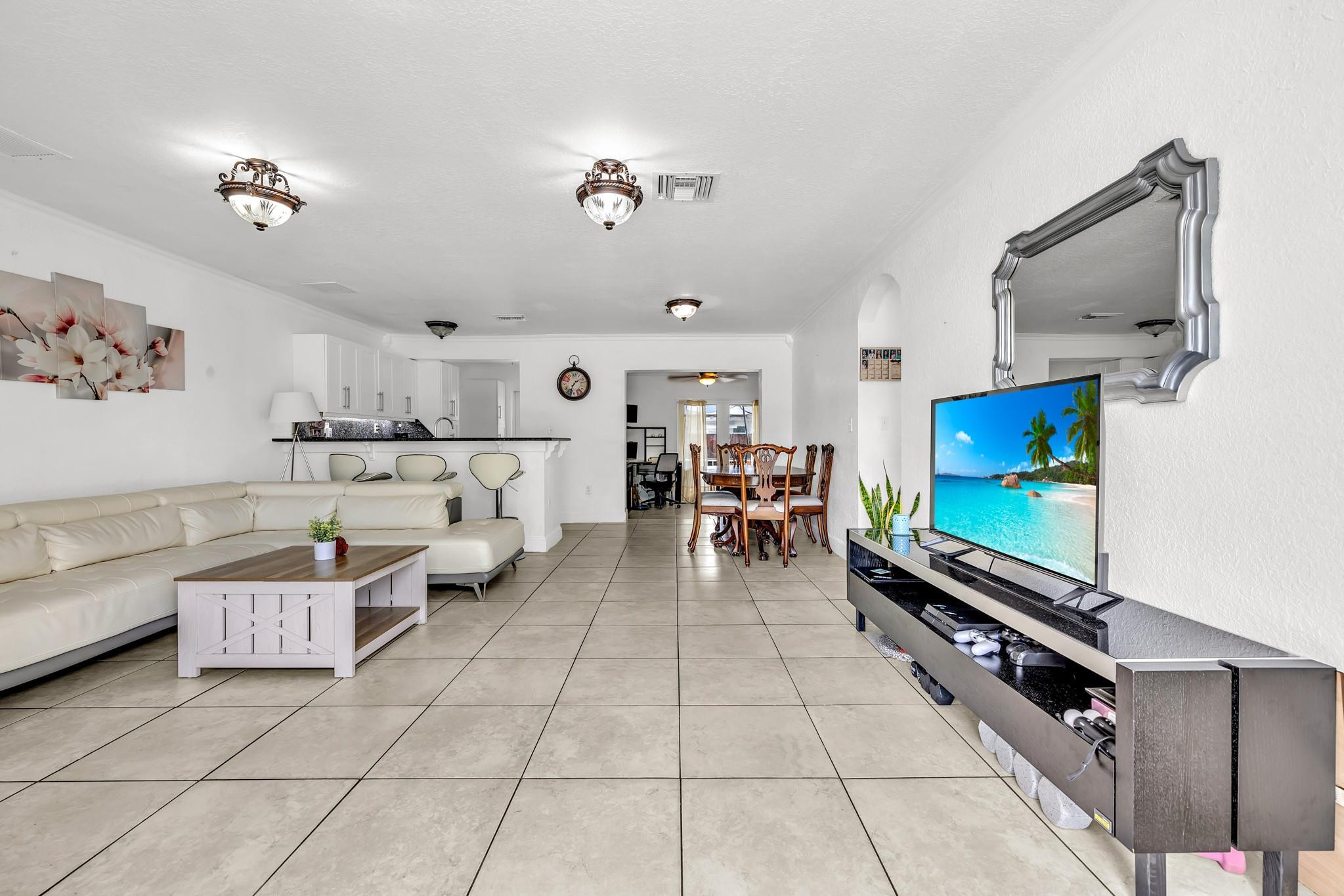 2431 Jamaica Dr