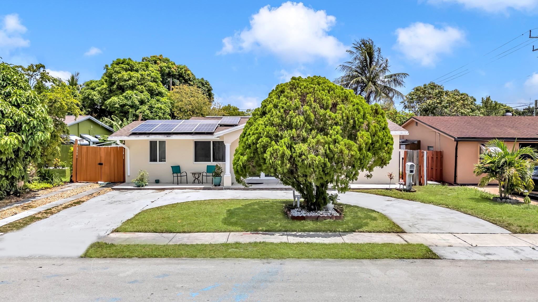 2431 Jamaica Dr