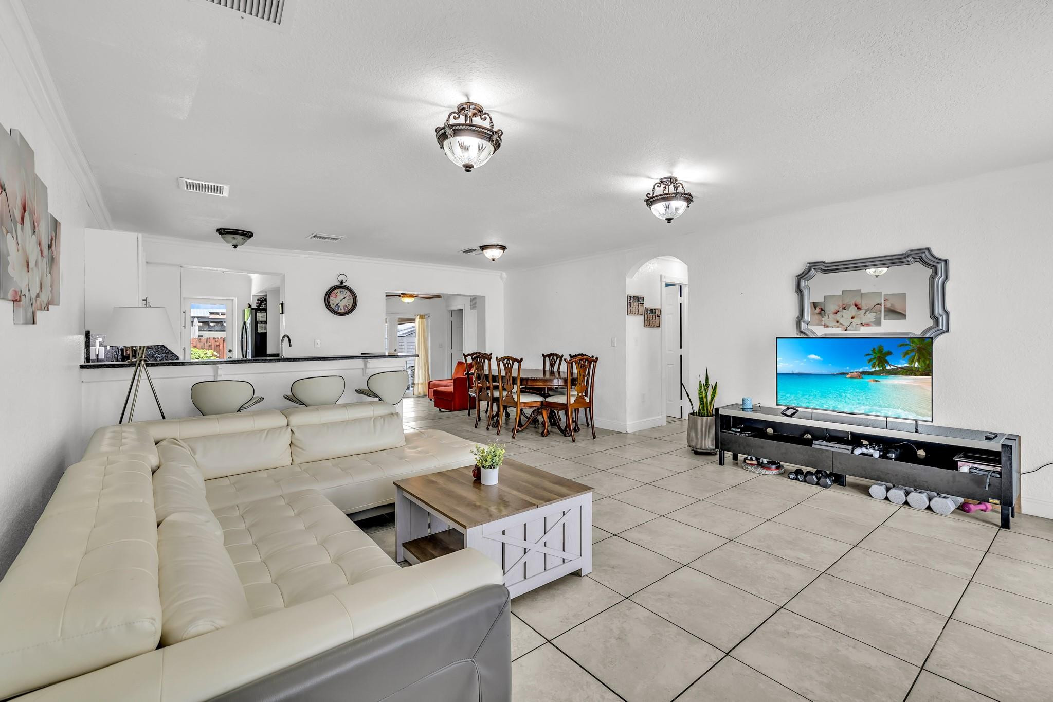 2431 Jamaica Dr