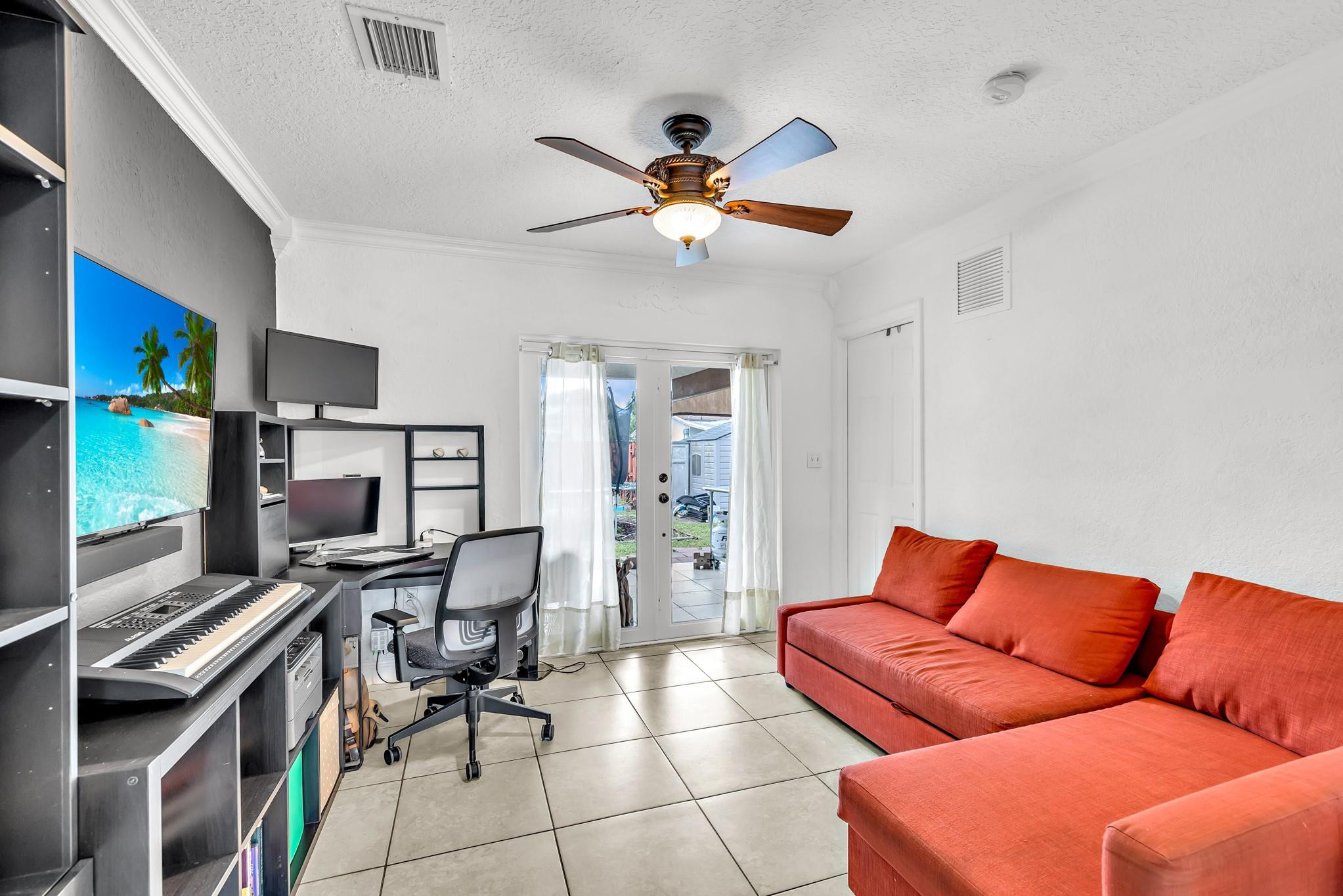 2431 Jamaica Dr