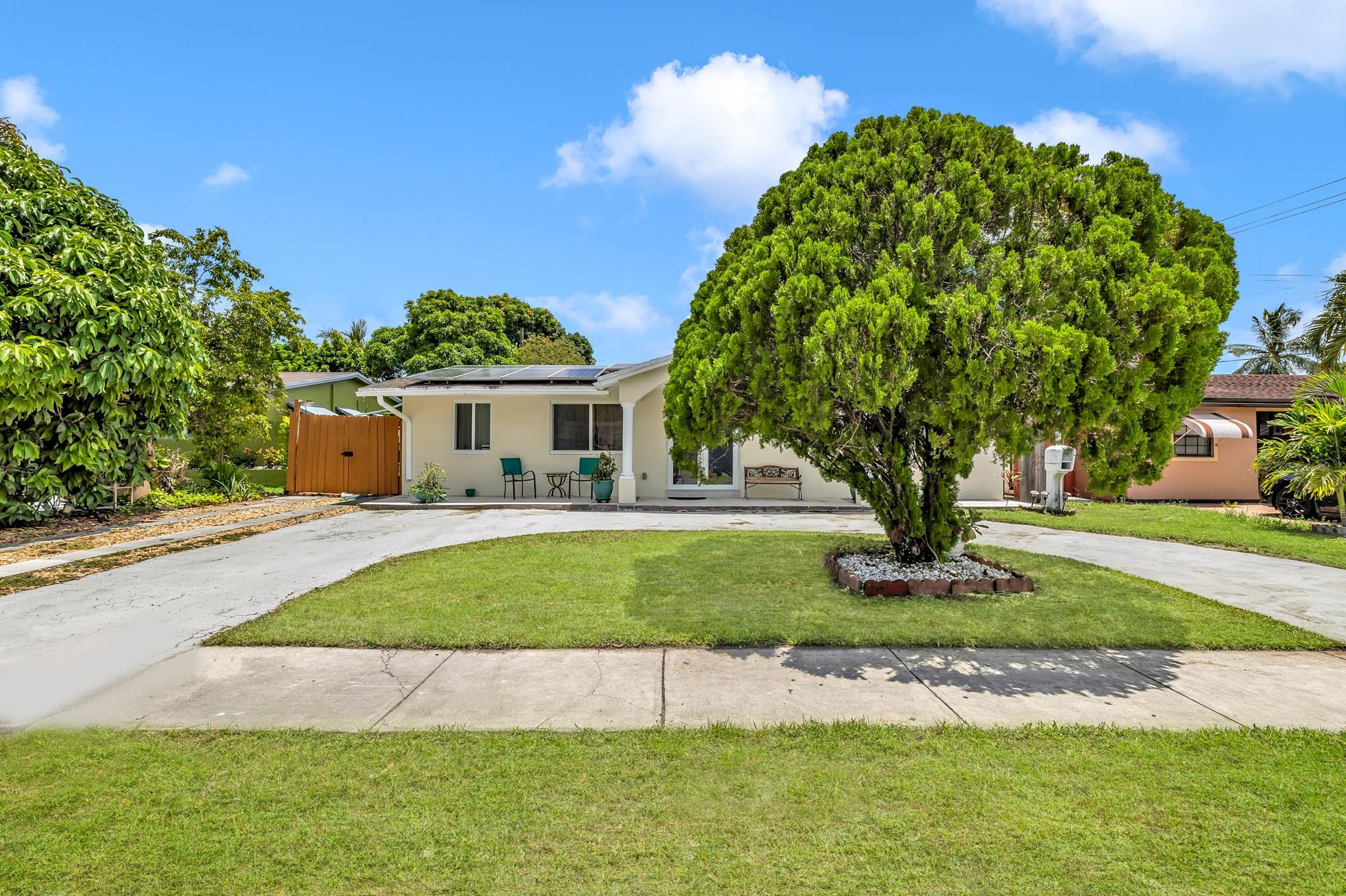 2431 Jamaica Dr