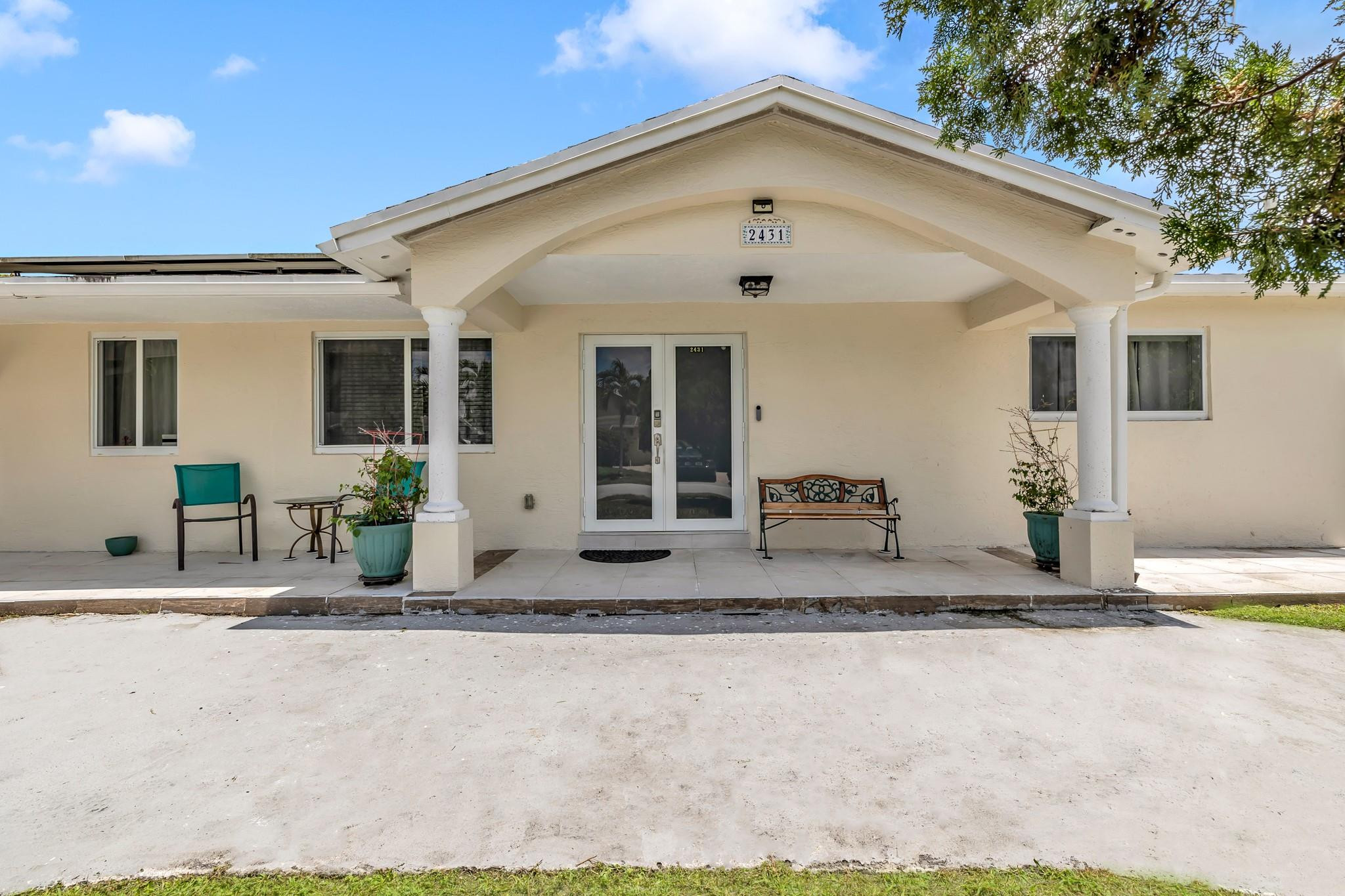 2431 Jamaica Dr