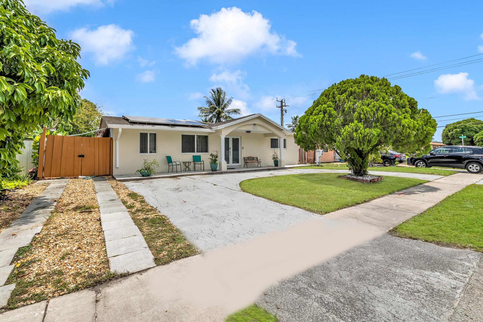 2431 Jamaica Dr
