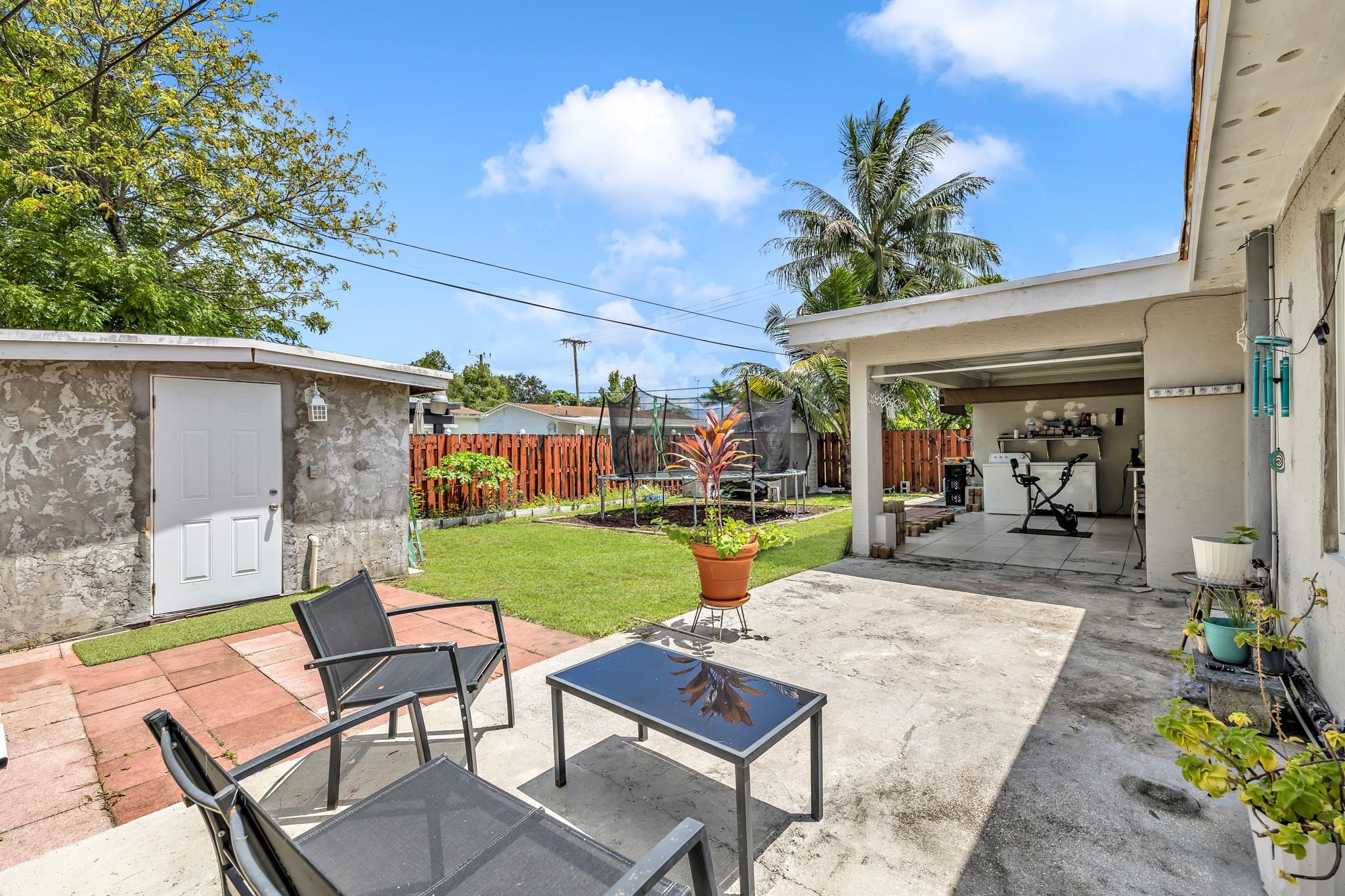 2431 Jamaica Dr