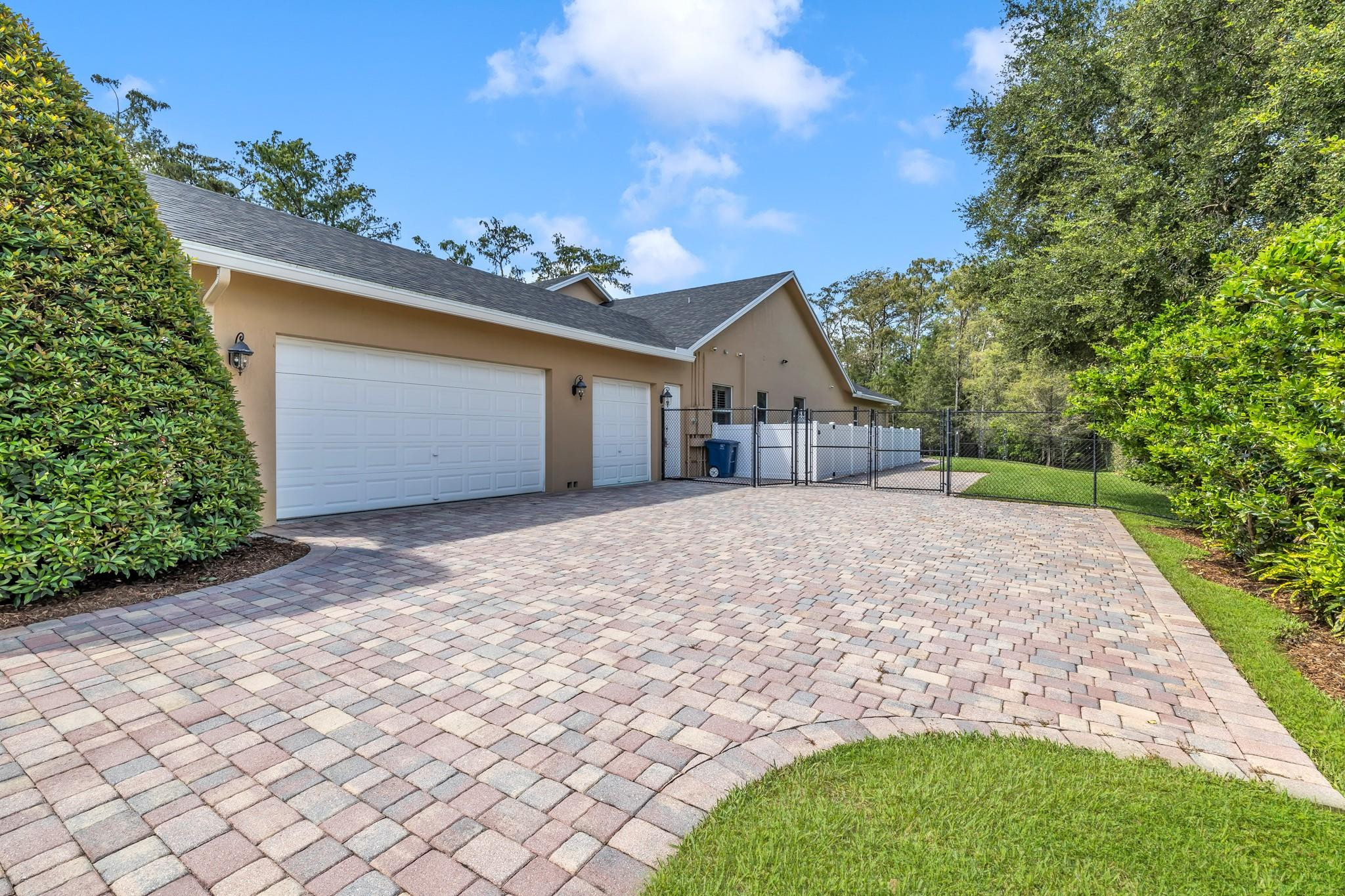 6041 NW 74th Ter