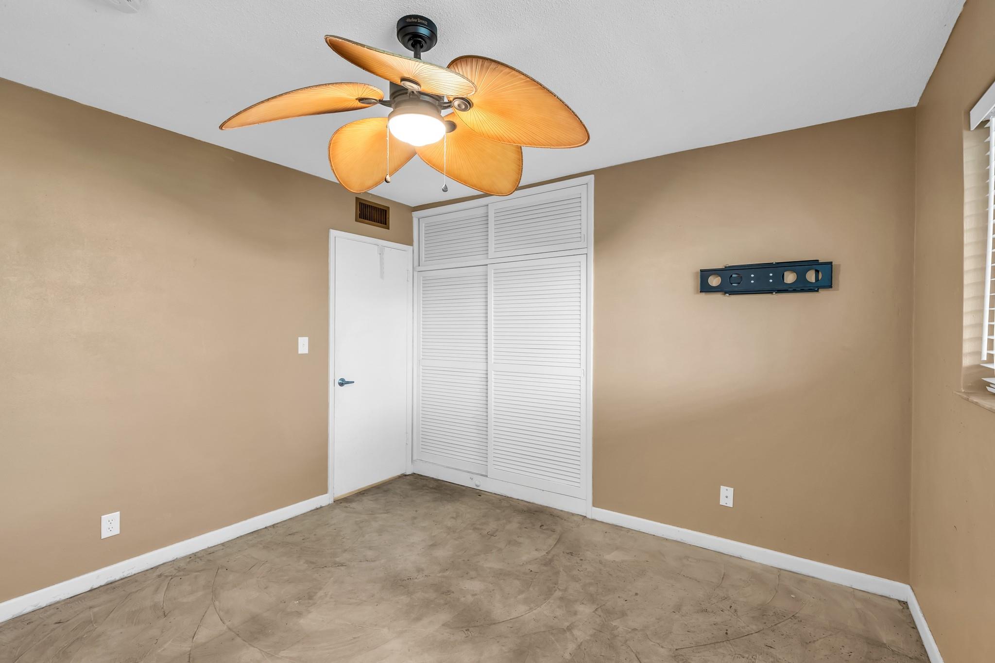 2151 NE 42nd Ct 204